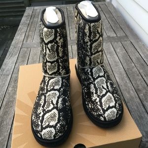 UGG Classic Short Exotic Snake Boots 9 NWT